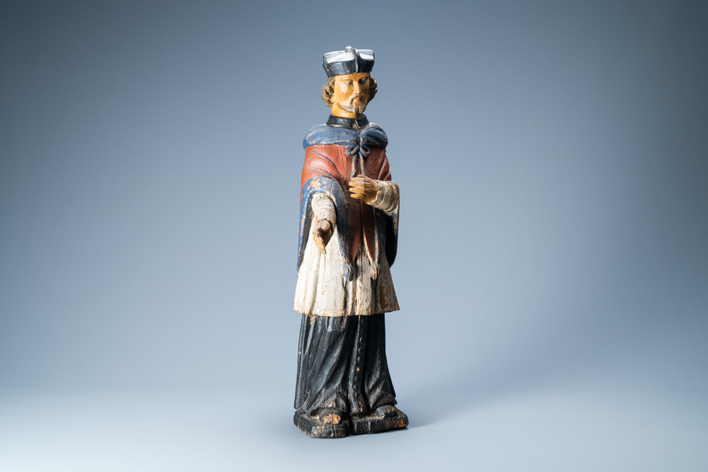 Une statue de Jean N&eacute;pomuc&egrave;ne en bois polychrom&eacute;, probablement Allemagne, 17/18&egrave;me
