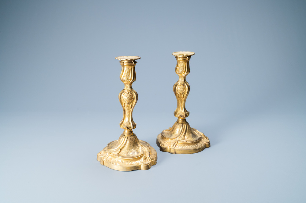 Une paire de bougeoirs en bronze dor&eacute;, France, 18&egrave;me