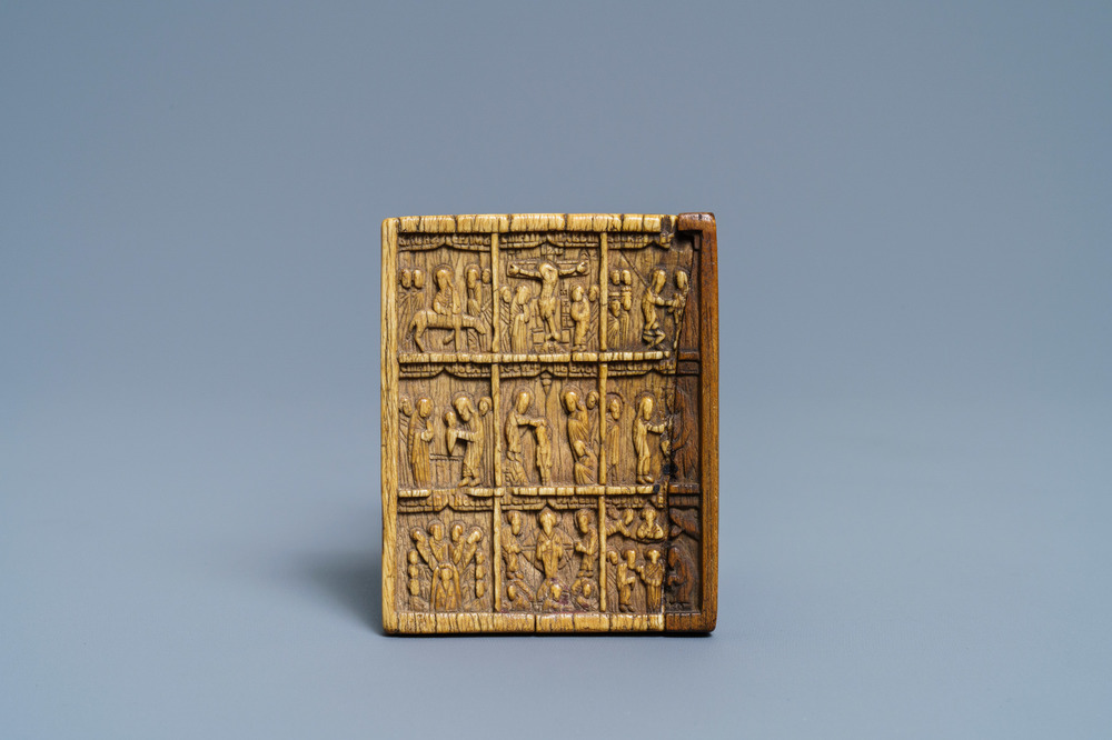 Un relief byzantin en ivoire de morse repr&eacute;sentant le Dodekaorton ou les Douze Grandes F&ecirc;tes Orthodoxes, Novgorod, Russie, 13/15&egrave;me