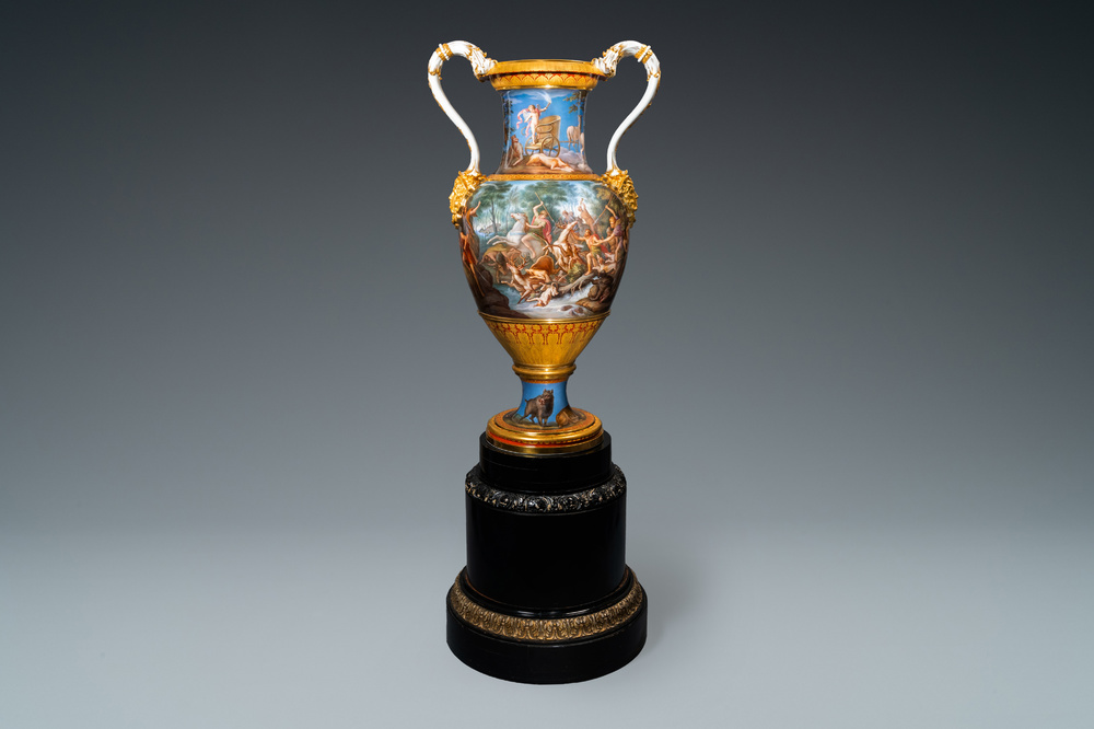 Un important vase en porcelaine de Meissen &agrave; sujet mythologique de 'Diane et Act&eacute;on', 2&egrave;me moiti&eacute; du 19&egrave;me