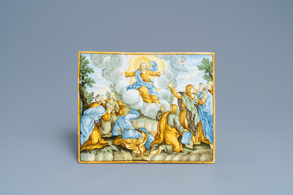 Een polychrome plaquette met de 'Gedaanteverandering van Jezus', atelier Grue, Castelli, Itali&euml;, 18e eeuw