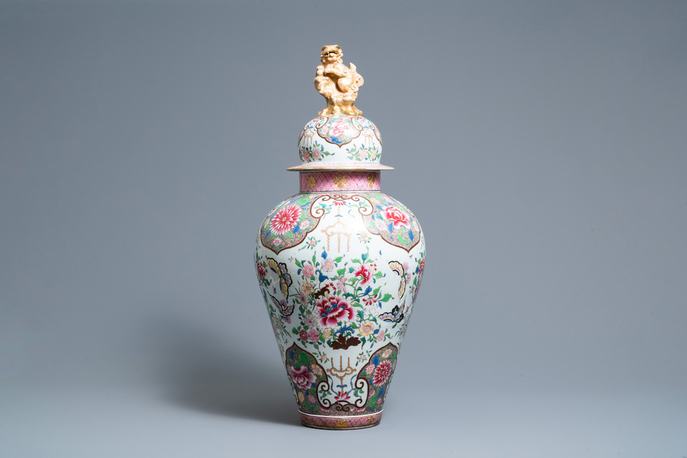 Un grand vase couvert de style famille rose en porcelaine de Samson, France, 19&egrave;me