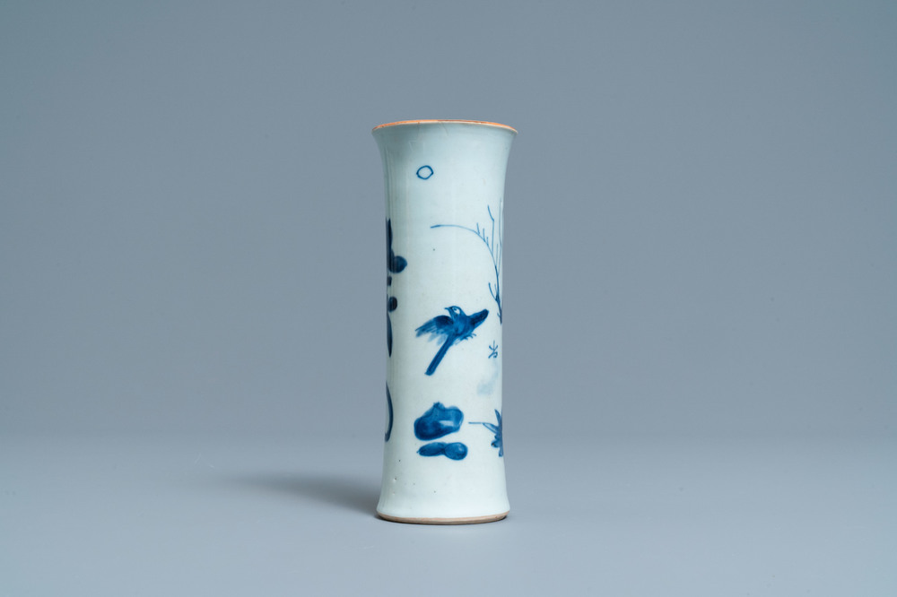 Een Chinese blauw-witte bekervaas met vogels tussen bloesemtakken, Transitie periode