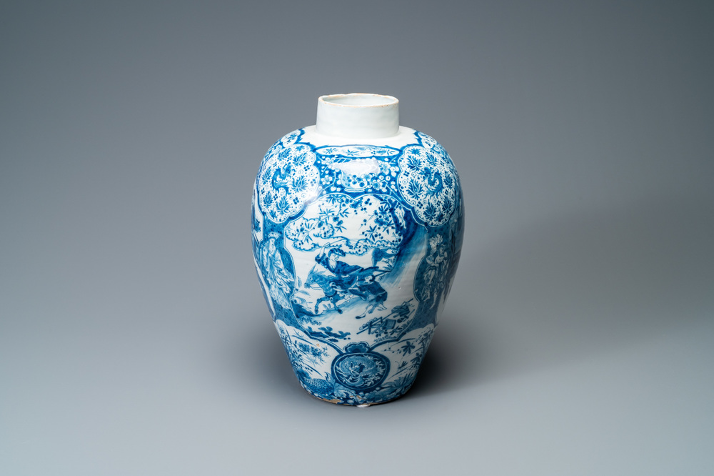 An exceptional and large Dutch Delft blue and white chinoiserie vase, 17/18th C.