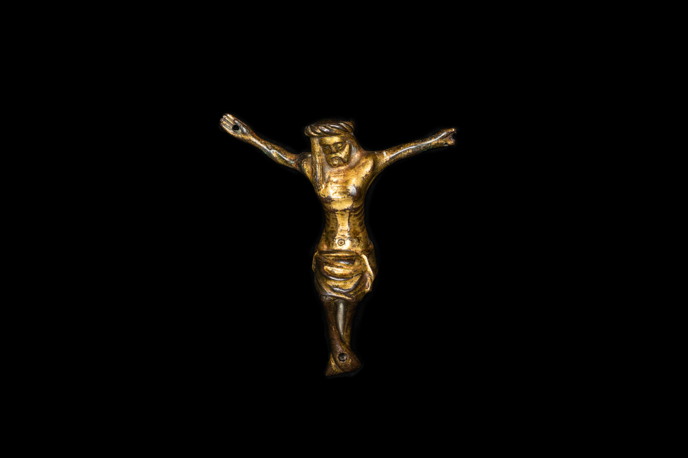 Une statue de Christ en bronze dor&eacute;, France, 14&egrave;me