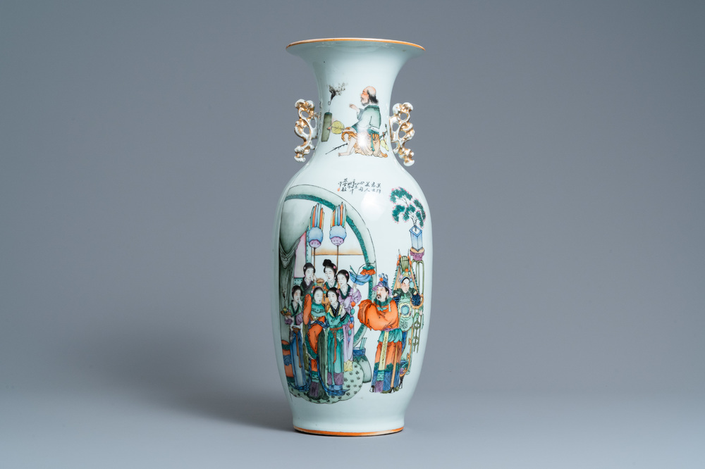 Un vase &agrave; d&eacute;cor biface en porcelaine de Chine famille rose, 19/20&egrave;me