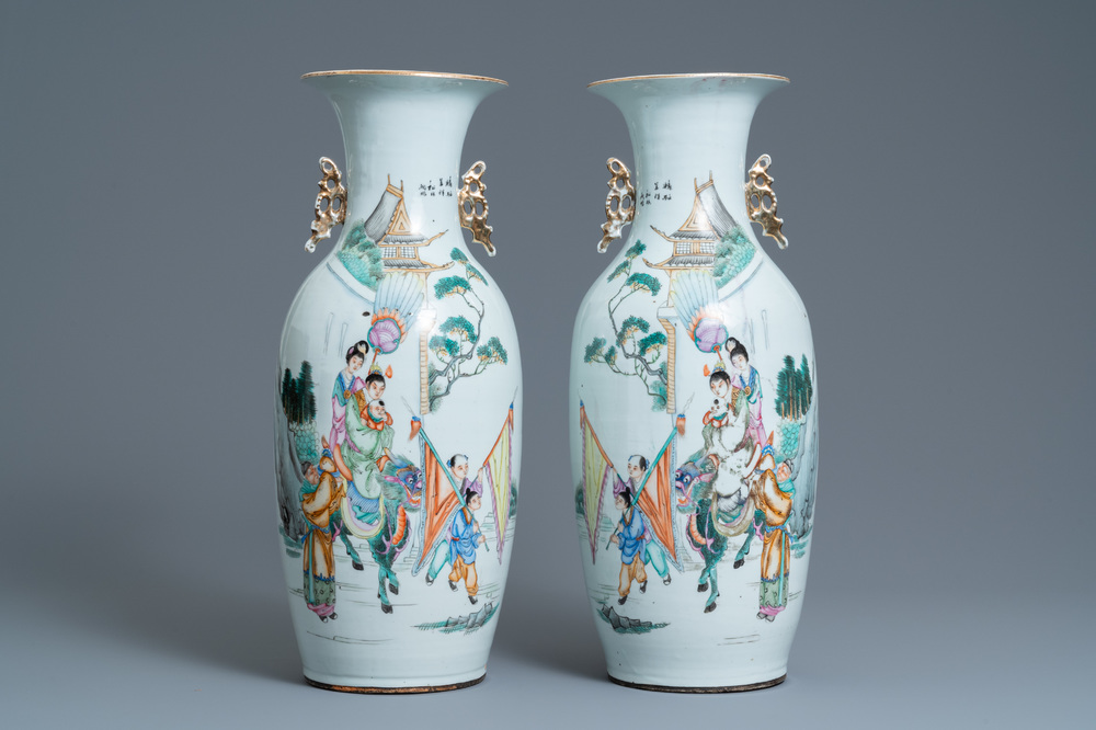 A pair of Chinese famille rose vases, 19/20th C.