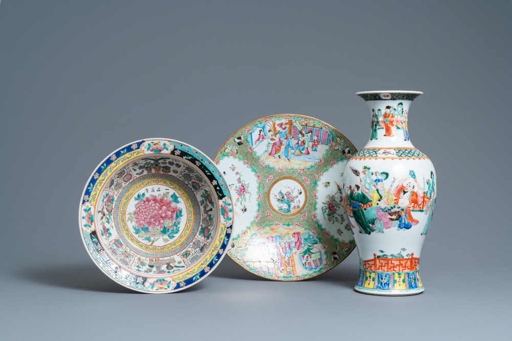 Een Chinese famille rose 'onsterfelijken' vaas, een Canton schotel en een kom, 19e eeuw