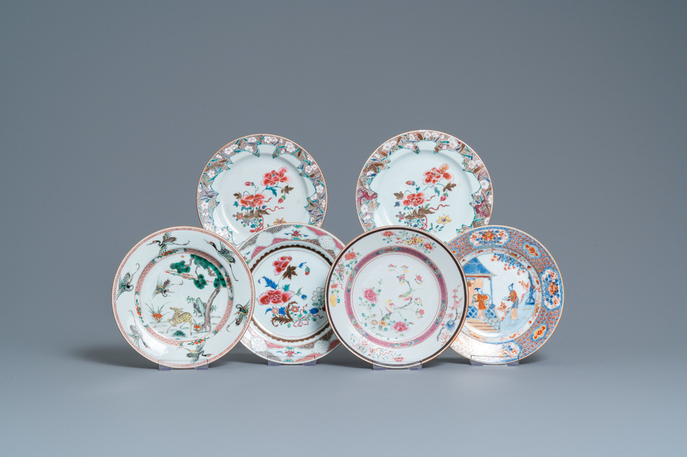 Six assiettes en porcelaine de Chine famille rose, verte et de style Imari, Kangxi/Qianlong