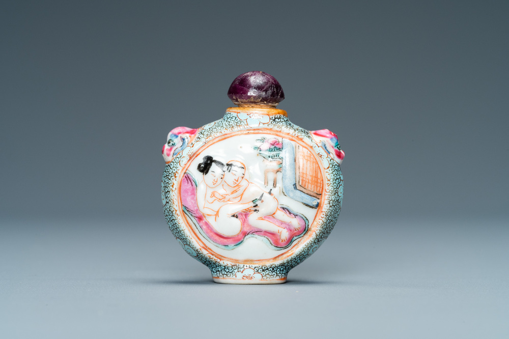 A Chinese famille rose 'erotical subject' snuff bottle, Qianlong mark, 19th C.