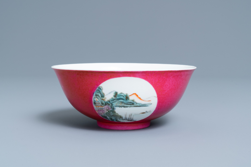 A Chinese ruby-ground bowl with landscape medallions, 19/20th C.