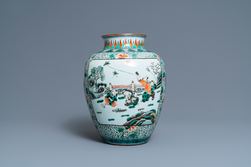 A Chinese famille verte 'playing boys' vase, 19th C.