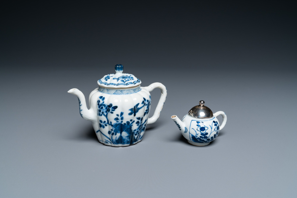 Two Chinese blue and white teapots, Kangxi/Qianlong