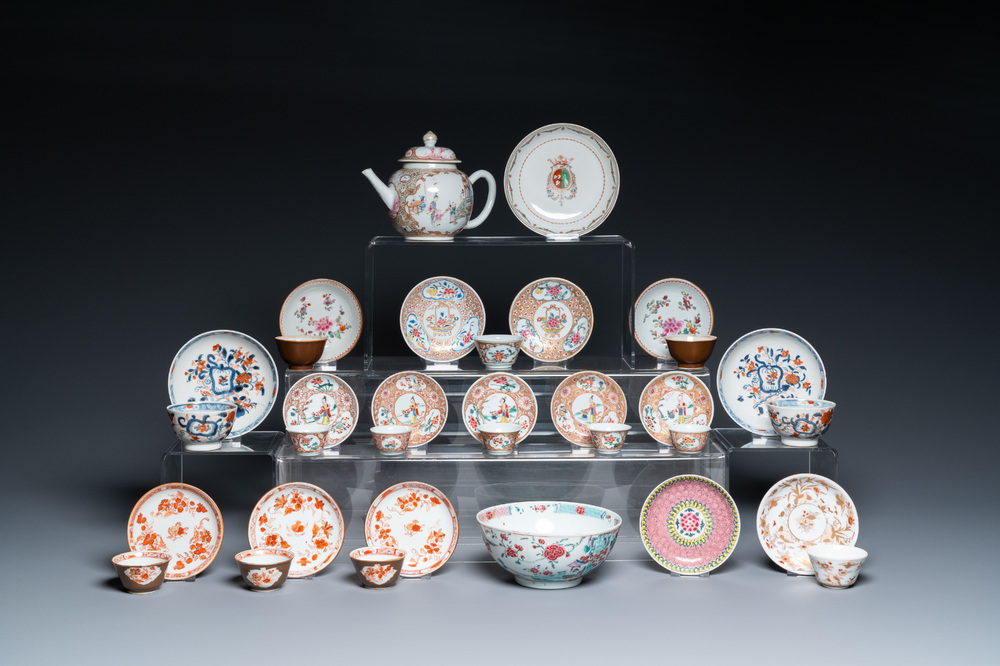 Een collectie Chinees famille rose theegoed, Yongzheng/Qianlong