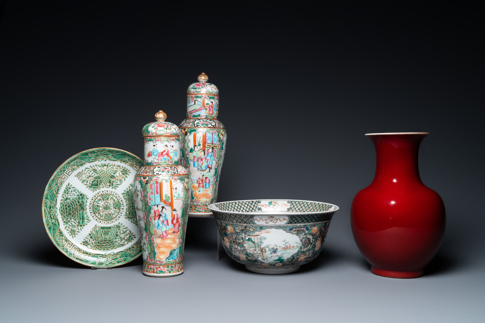 Three Chinese vases, a bowl and a dish, 19/20th C.