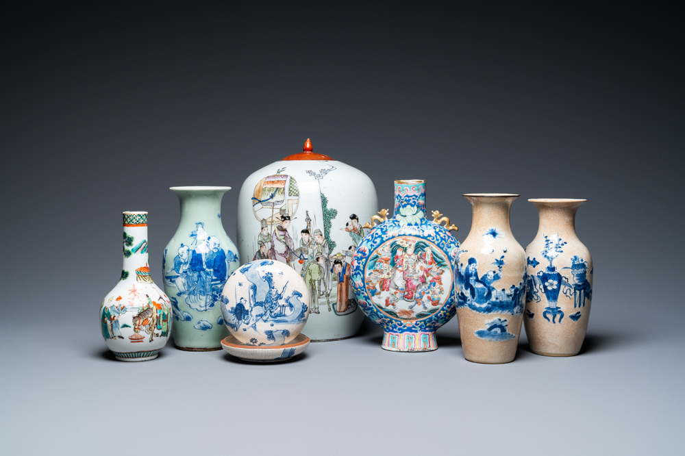 Six diverse Chinese vases and a soft paste seal paste box, 19/20th C.