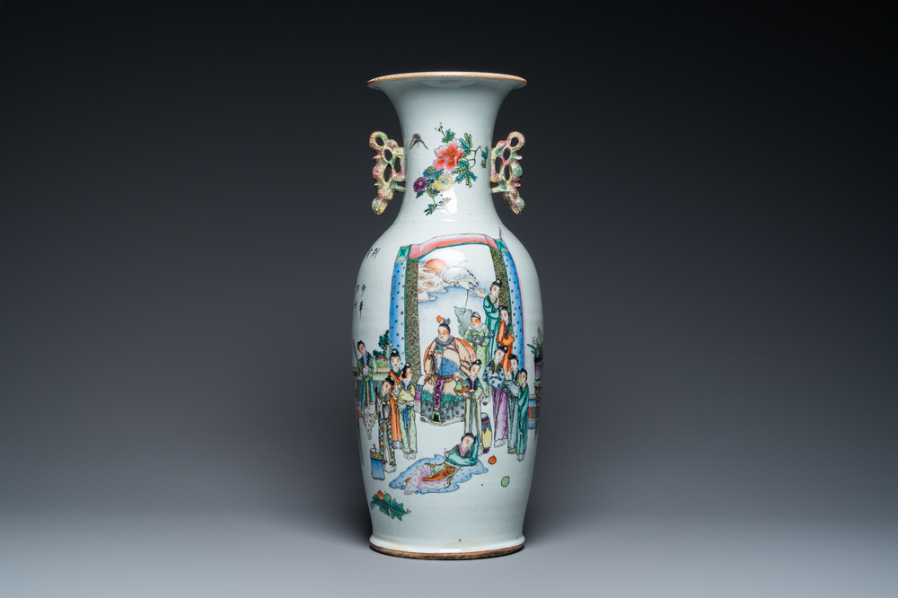 Un vase en porcelaine de Chine qianjiang cai &agrave; double d&eacute;cor, 19/20&egrave;me