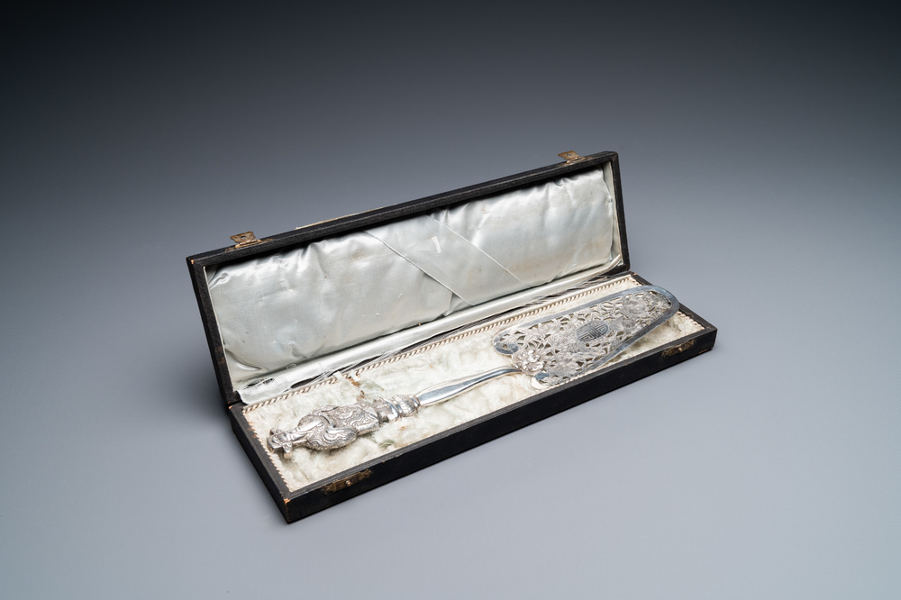 A Chinese reticulated silver cake-server, 19/20th C.