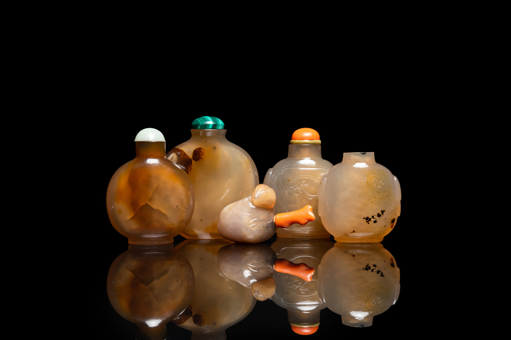 Five Chinese agate snuff bottles, 19th C.