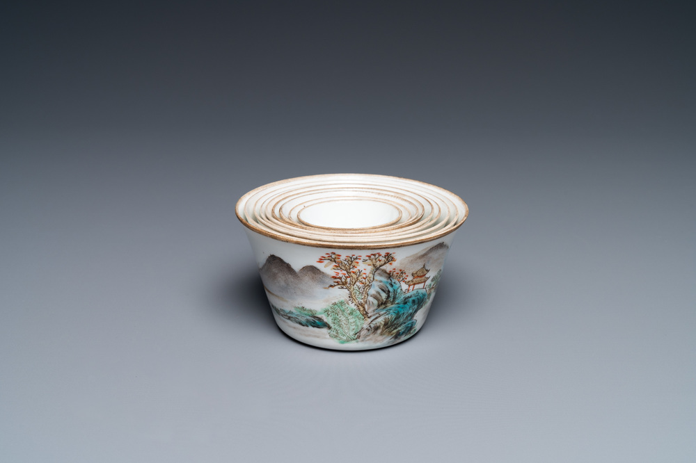 Neuf bols en porcelaine de Chine &agrave; d&eacute;cor de paysages, marque de Daoguang, 20&egrave;me