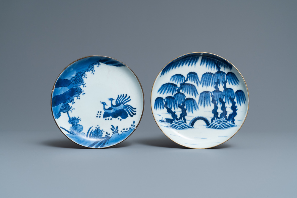 Twee Chinese blauw-witte 'Bleu de Hue' borden voor de Vietnamese markt, 19e eeuw