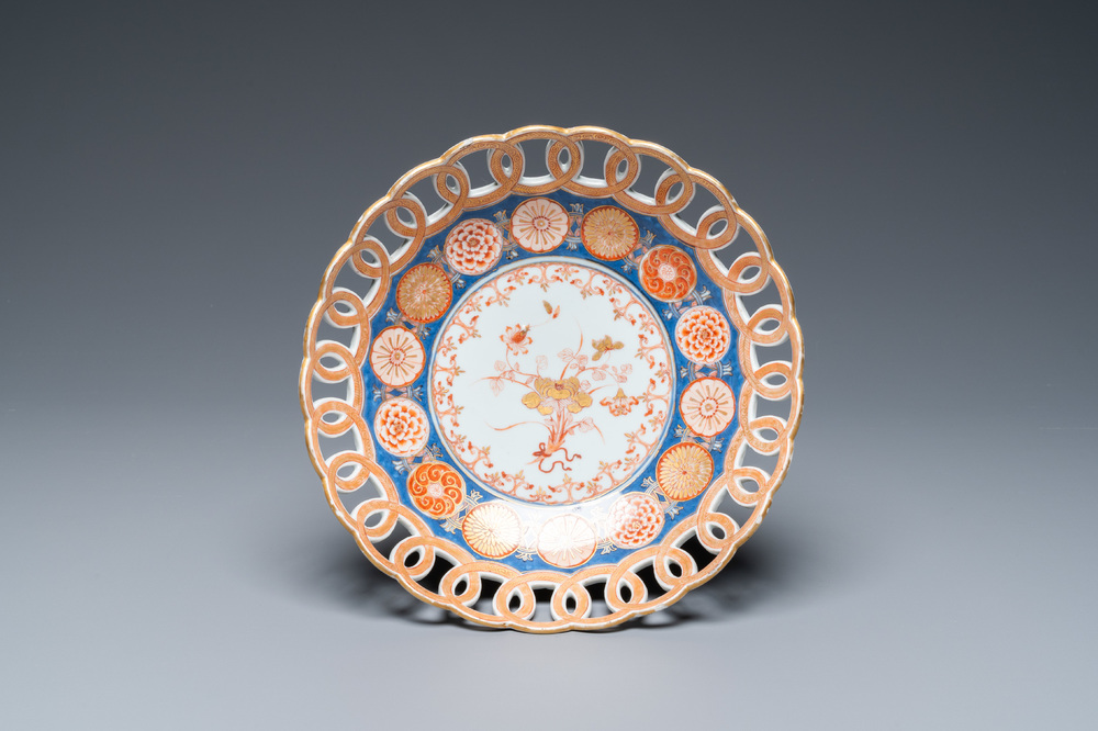 A Chinese Imari-style dish with reticulated 'coins' rim, Kangxi