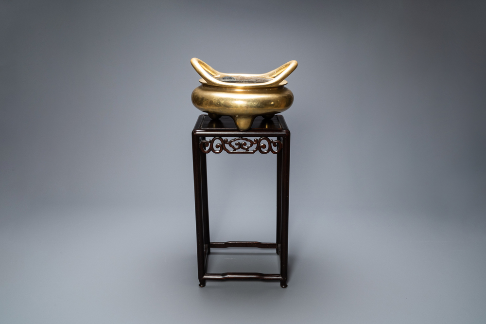 A large Chinese bronze tripod censer, Xuande mark with inscription, 17/18th C.