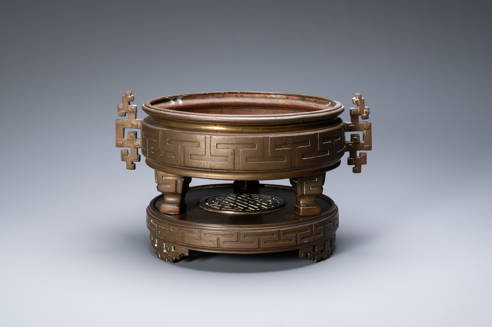 A large Vietnamese bronze censer on stand, 19/20th C.