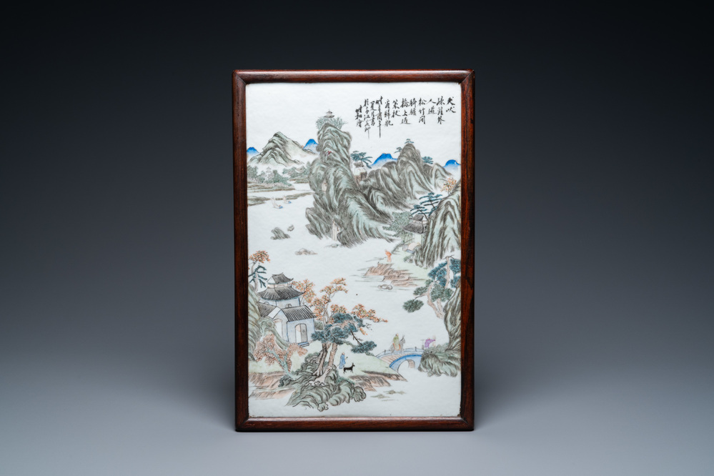 Een Chinese qianjiang cai plaquette met een landschap, 19/20e eeuw