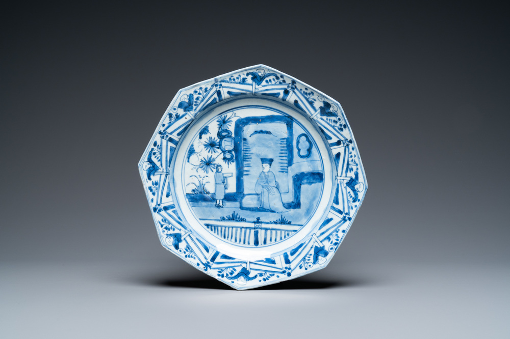 A Chinese blue and white octagonal dish with a dignitary, Transitional period