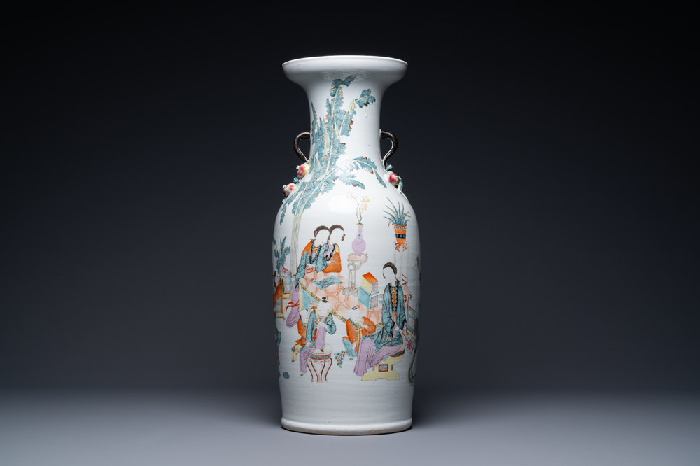 A Chinese qianjiang cai vase with peach handles, 19/20th C.