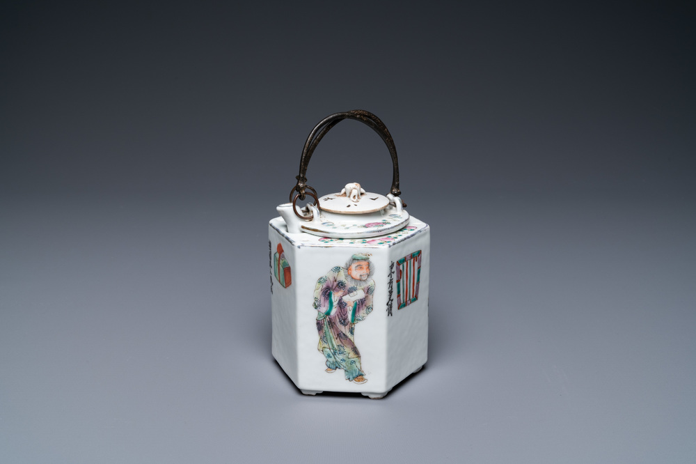 A Chinese famille rose 'Wu Shuang Pu' teapot with insert, 19/20th C.