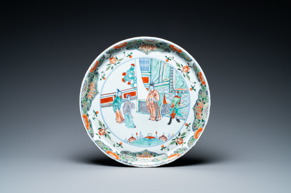 Un plat en porcelaine de Chine doucai &agrave; d&eacute;cor d'une sc&egrave;ne narrative, Kangxi/Yongzheng