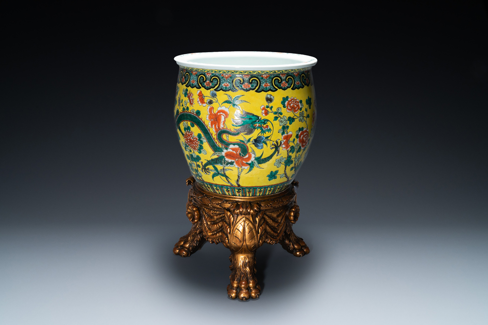 A Chinese yellow-ground famille verte 'dragons' fish bowl on gilded wooden stand, 19th C.