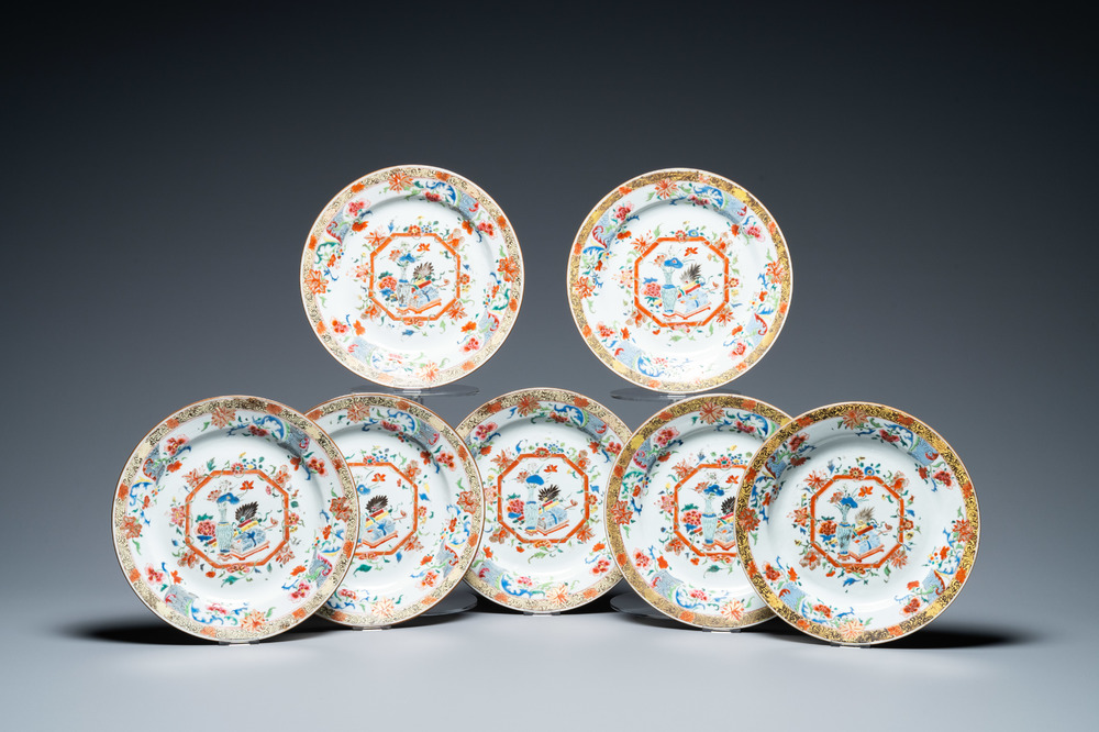 Sept plats en porcelaine de Chine famille rose &agrave; d&eacute;cor d'antiquit&eacute;s, Yongzheng