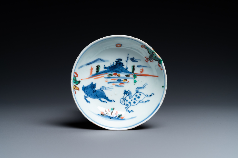 Une assiette en porcelaine de Chine wucai de type ko-akae pour le march&eacute; japonais, Tianqi/Chongzhen
