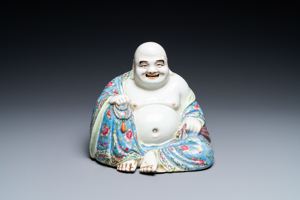 Een Chinese famille rose figuur van Boeddha, Xue Chang Sen Zuo merk, Republiek