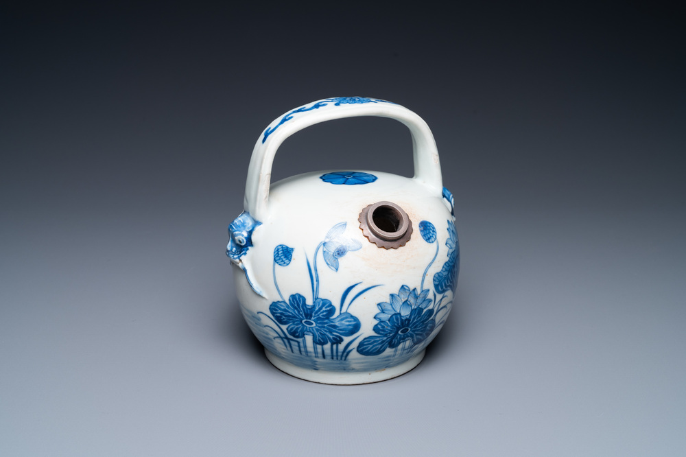 A Chinese blue and white lime pot for the Thai market, 19th C.