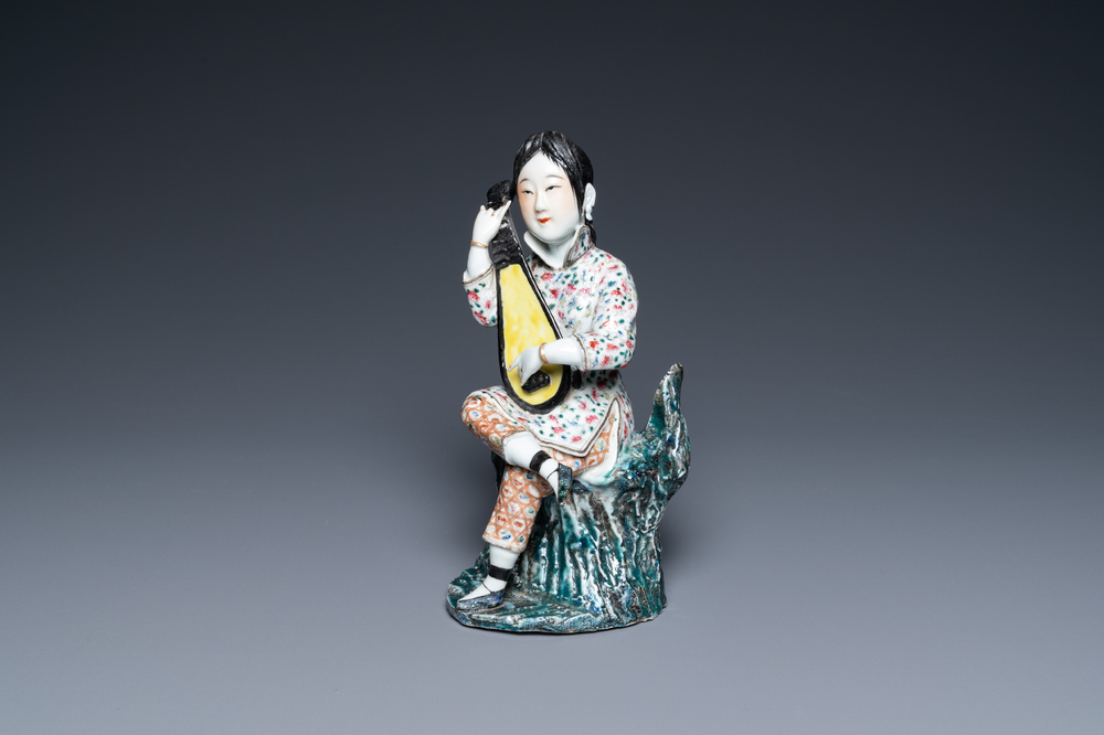 A Chinese famille rose figure of a musician, Fu Jian Hui Guan mark, Republic