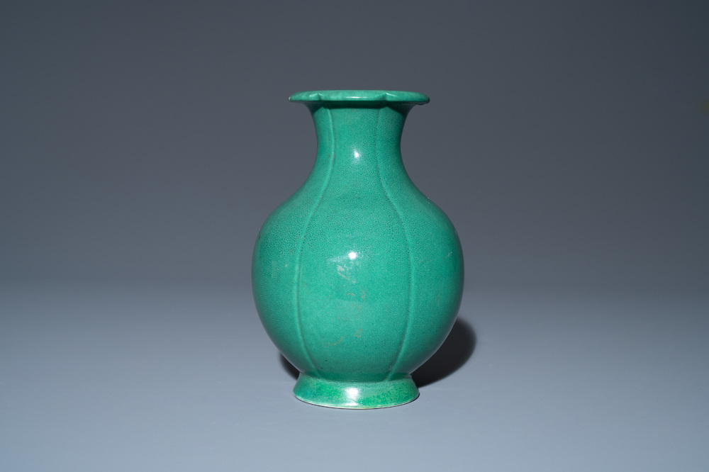 A Chinese monochrome green-glazed vase, Yongzheng seal mark, 18/19th C.