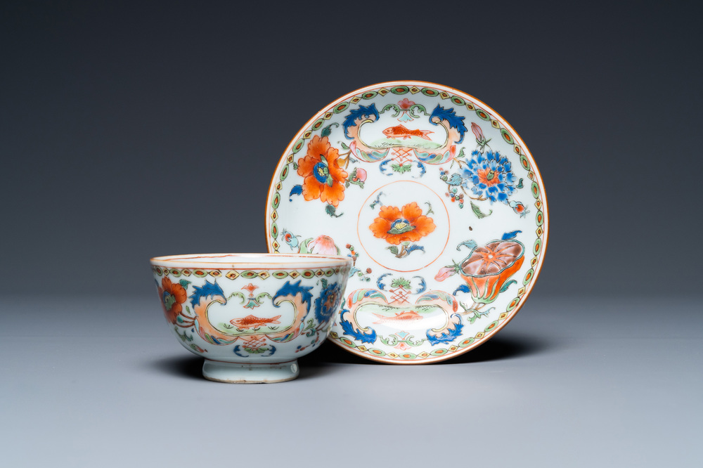 Une tasse et soucoupe en porcelaine de Chine famille rose &agrave; d&eacute;cor 'Pompadour',  Yongzheng/Qianlong
