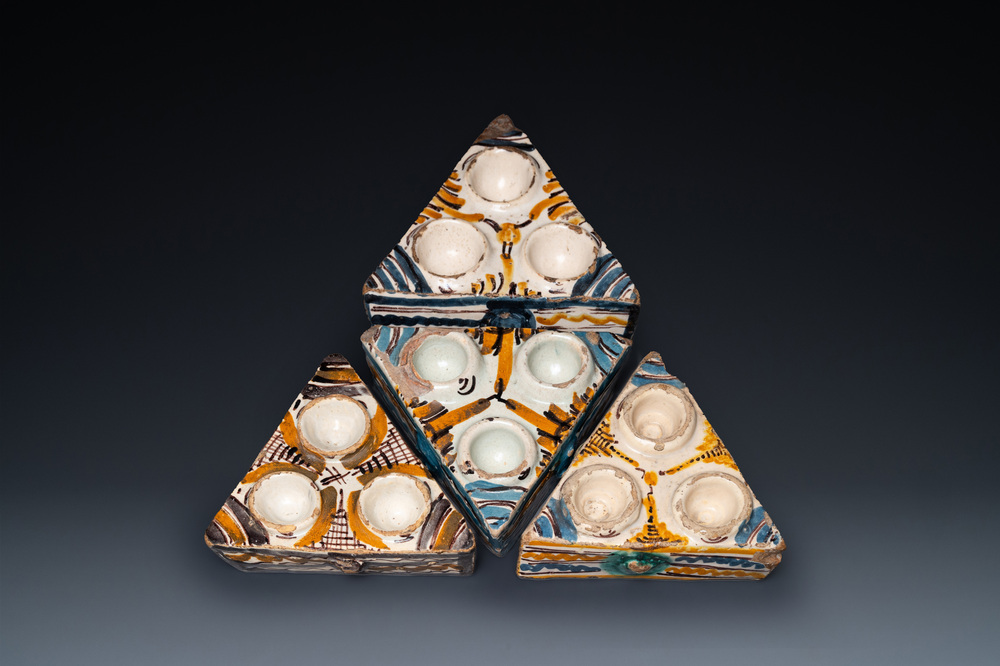 Four Spanish polychrome triangular spice boxes, Talavera, 18th C.