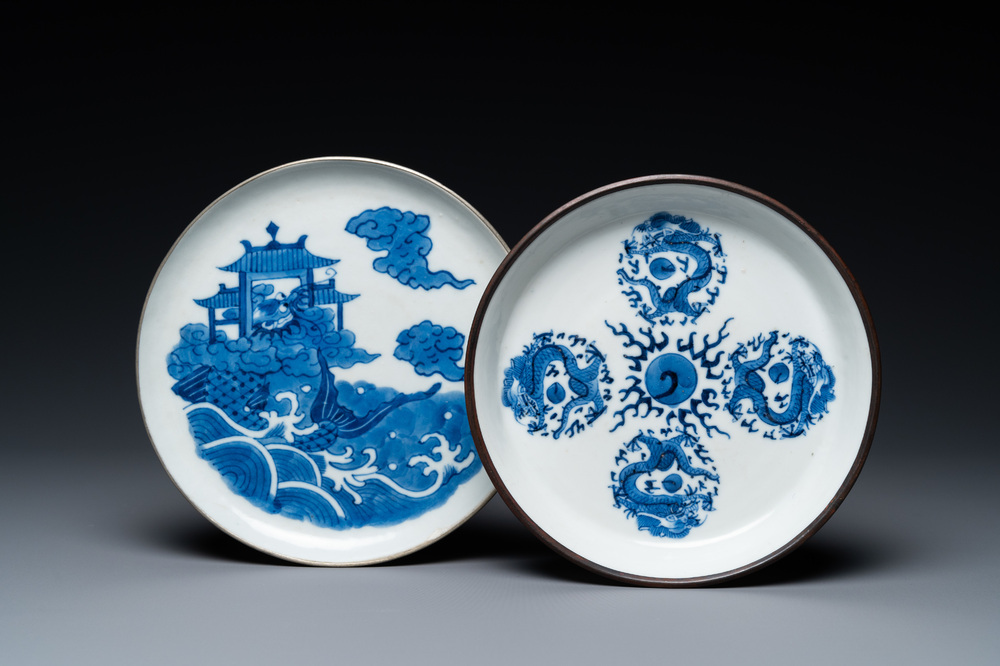 Deux assiettes en porcelaine de Chine 'Bleu de Hue' pour le Vietnam, 19/20&egrave;me