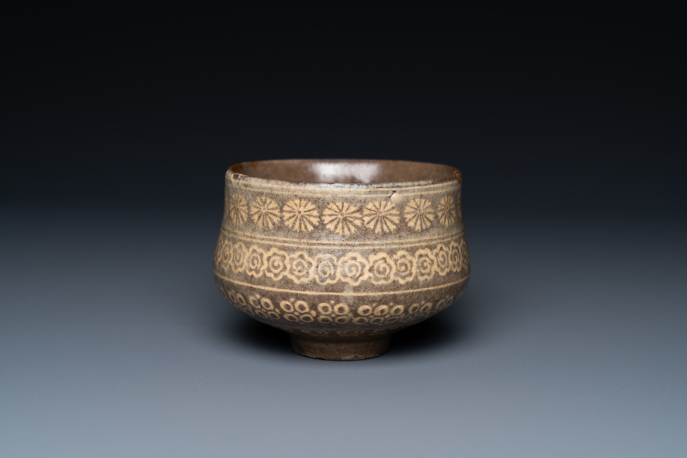 A Korean Buncheong stoneware teabowl, Joseon, 16/17th C.