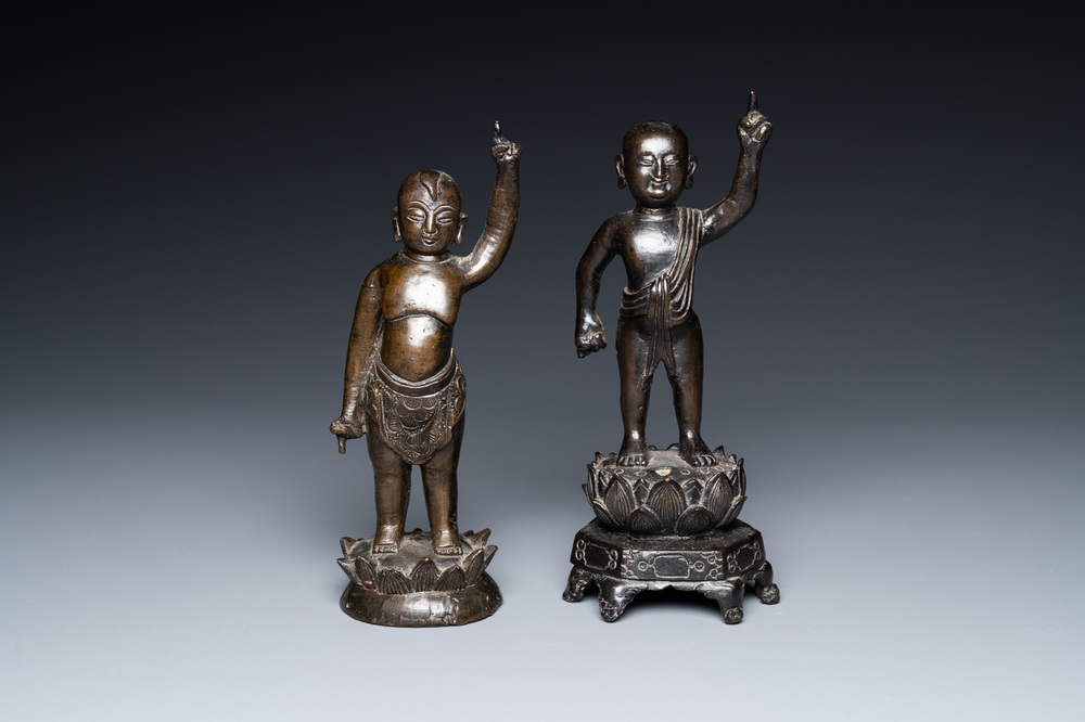Deux figures de l'enfant Bouddha en bronze, Chine, Ming