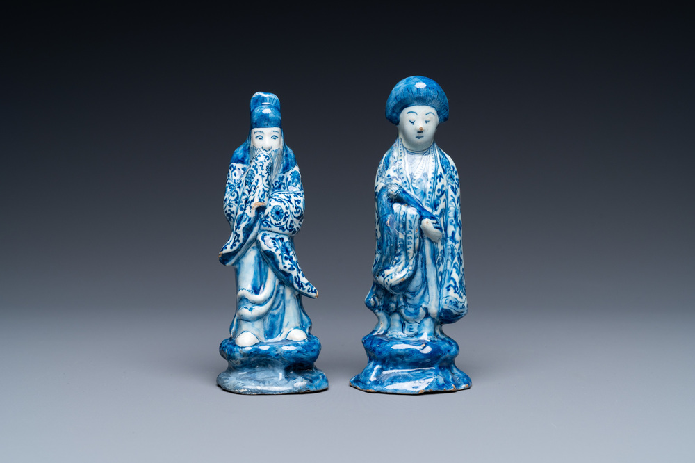 Deux figures de chinois en fa&iuml;ence de Delft en bleu et blanc, 1er quart du 18&egrave;me