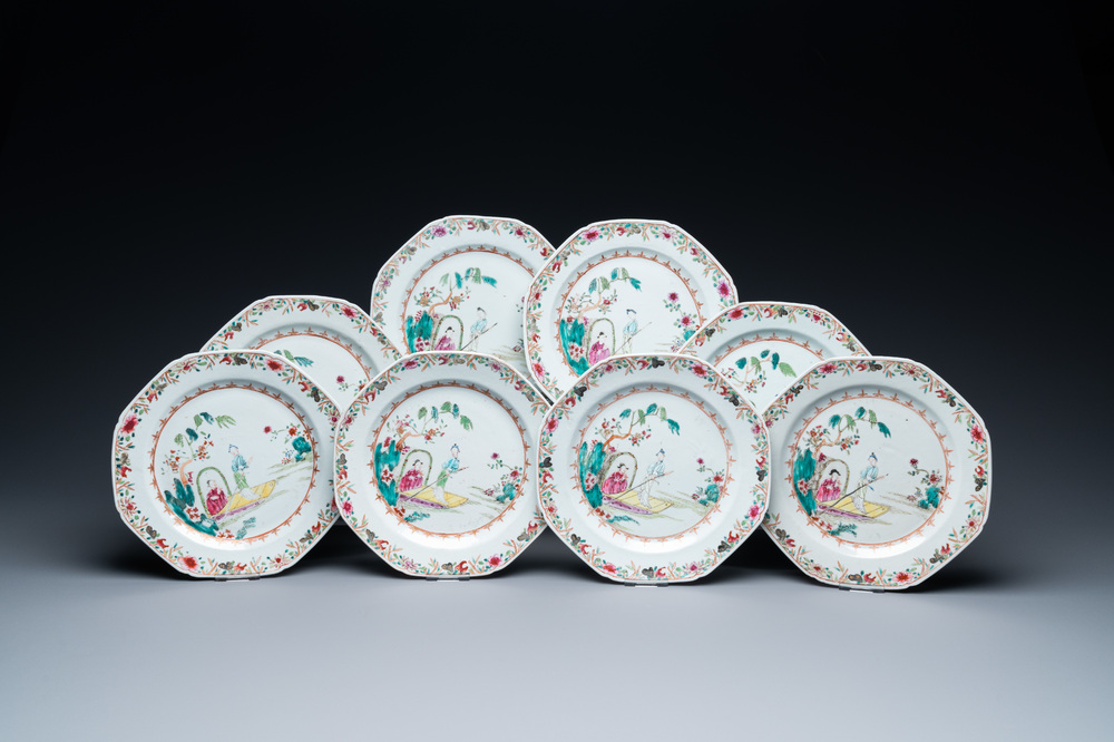 Huit assiettes de forme octogonale en porcelaine de Chine famille rose, Qianlong