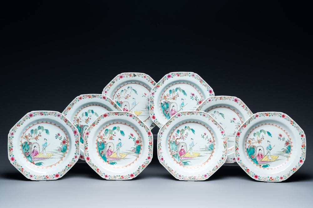 Huit assiettes de forme octagonale en porcelaine de Chine famille rose, Qianlong