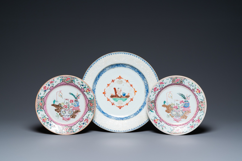A pair of Chinese famille rose plates and a bianco sopra bianco dish, Qianlong