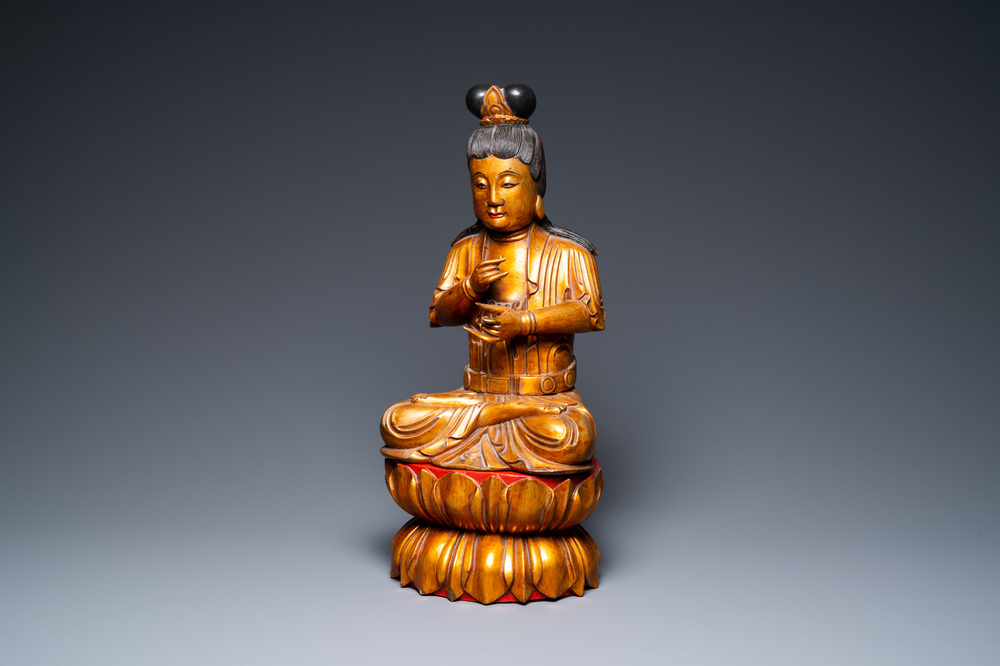 Un Bouddha sur trone de lotus en bois dor&eacute; et laqu&eacute;, Japon ou Vietnam, 19&egrave;me